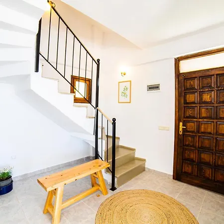 Mira Kalkan -close To Center- Villa *