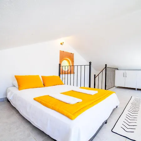 Mira Kalkan -close To Center- *