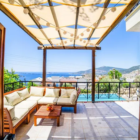 Mira Kalkan -close To Center- * Kas